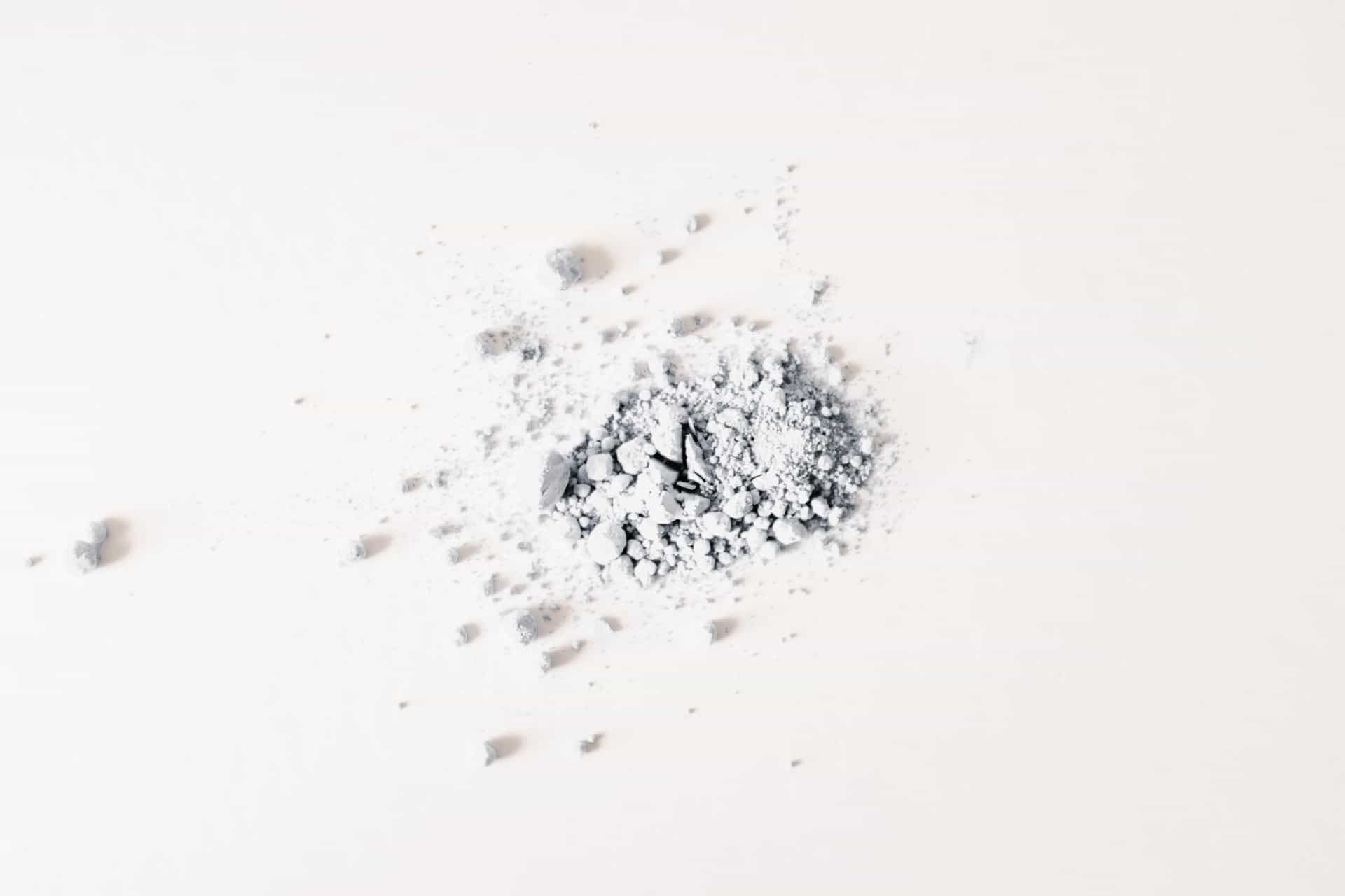 What is does heroin look like