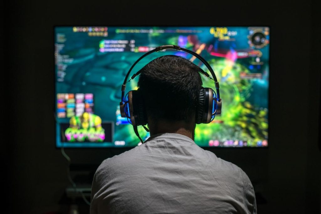 a person with an internet gaming addiction plays an online game